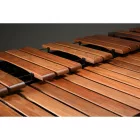 MAJESTIC Concert Black marimba 5 oktáv, C2–C7, padouk hanglapokkal