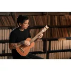 Ortega LIZZY-BSFL-GB Short scale bund nélküli basszus ukulele, tokkal